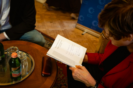 krasznahorkai_dedikacio_karikonak_20251117_kk_sze_s_53j