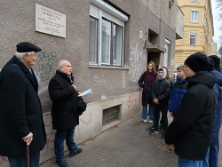 d88b74cb-8670-4312-b113-2e71163f6b51