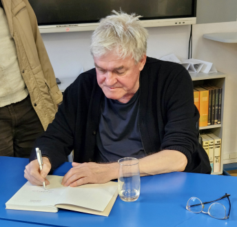 5BC3A162-6667-4845-B653-F1279DBF9955_1_201_a 5BC3A162-6667-4845-B653-F1279DBF9955_1_201_a